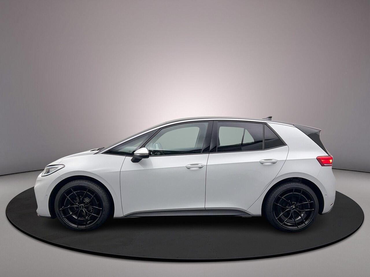 Volkswagen ID.3 Pro Business 204pk Automaat Adaptive cruise control, Stuurwiel verwarmd, Achteruitrijcamera, Navigatie, LED matrix koplampen, Stoelverwarming, Parkeersensoren