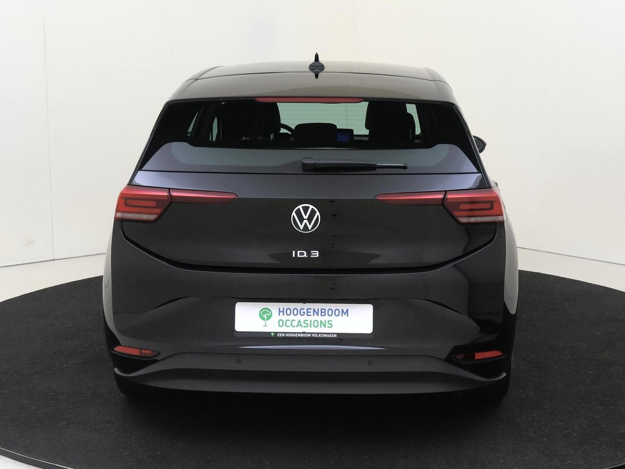 Volkswagen ID.3 Pro Edition 58 kWh | Adaptieve cruise control | Parkeersensoren | CarPlay | Stoel- en stuurwielverwarming | Navigatie | Airco |