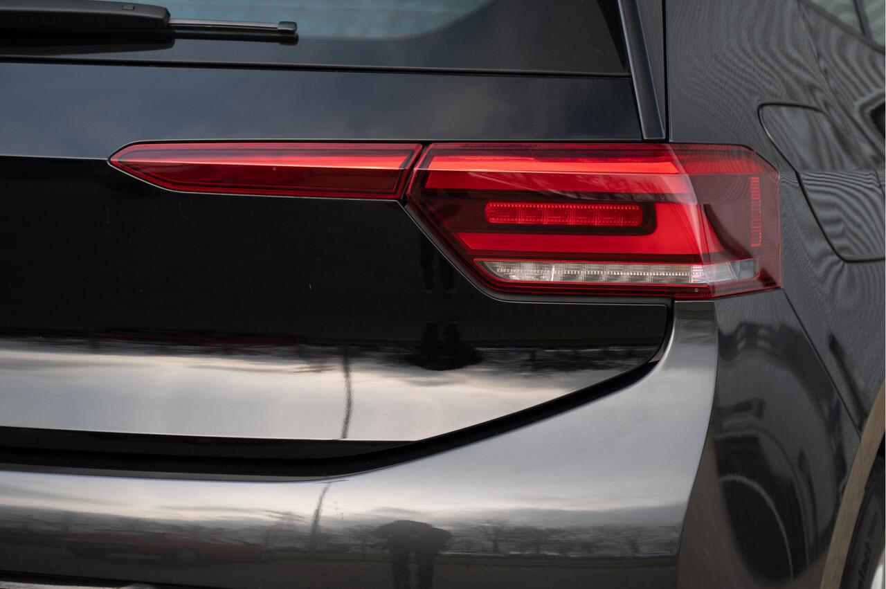 Volkswagen ID.3 First 58 kWh | Adapt. Cruise | Navi | Stoelverw. | PDC V+A | 18"