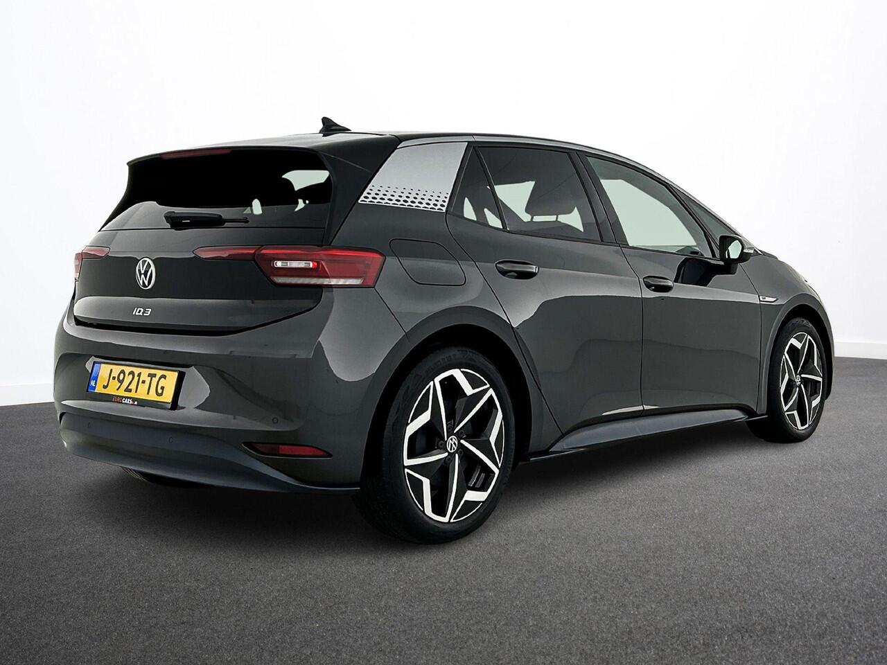 Volkswagen ID.3 First Plus 58 kWh Airco Navi Carplay 19" LM Velgen Adaptive Cruise Control LED Matrix IQ Light DAB+ Alcantara PDC VA + Camera Stoel/Stuurwielverwarming