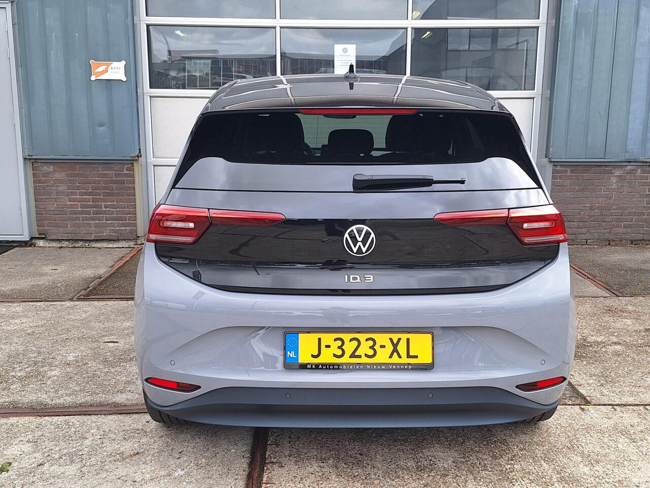 Volkswagen ID.3 First Edition Plus 58 kWh, Camera, Navi, 19"Lm velgen 1 Eigenaar!