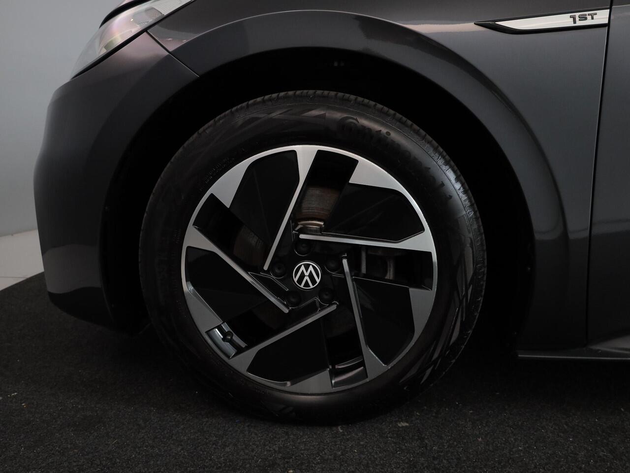 Volkswagen ID.3 First 58 kWh 204 pk | Navigatie | Parkeersensoren | Adaptieve cruise control | Stoelverwarming | Apple Carplay/Android Auto |