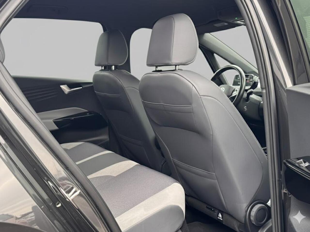 Volkswagen ID.3 First Plus 58 kWh 204PK | Climate control | Achteruitrijcamera | Stoelverwarming |