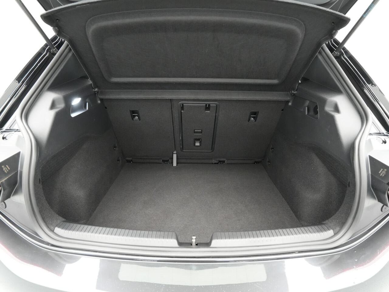 Volkswagen ID.3 First Plus 58 kWh 204pk Navigatie Camera Stoel/Stuurverwarming Carplay Pdc 2 Gereserveerd VDU lease Jacques Hulsman