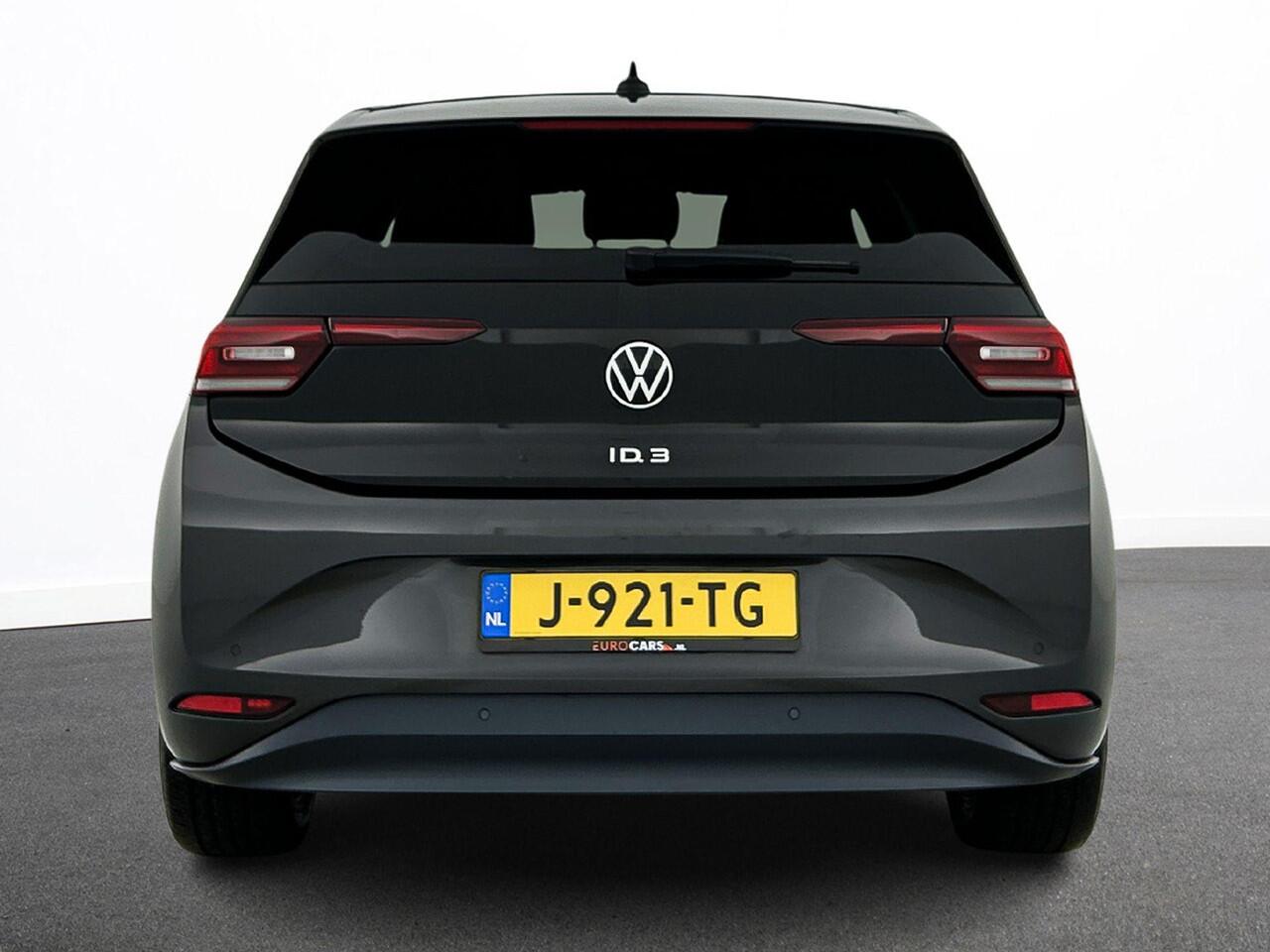 Volkswagen ID.3 First Plus 58 kWh Airco Navi Carplay 19" LM Velgen Adaptive Cruise Control LED Matrix IQ Light DAB+ Alcantara PDC VA + Camera Stoel/Stuurwielverwarming