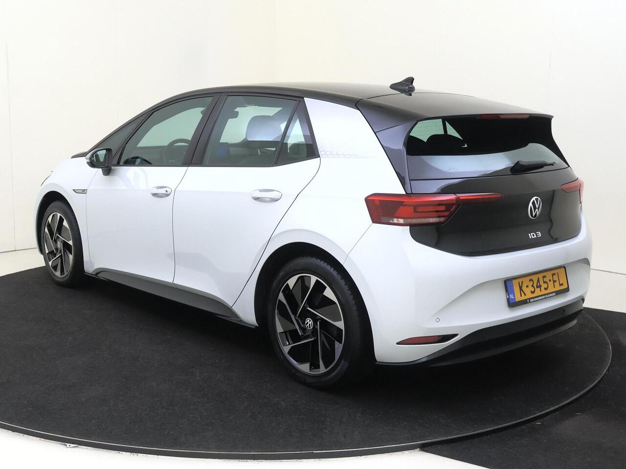 Volkswagen ID.3 First 58 kWh | Stoelverwarming | Navigatie | Adaptieve cruise control | CarPlay | Voorklimatisering | Parkeersensoren | Sfeerverlichting |