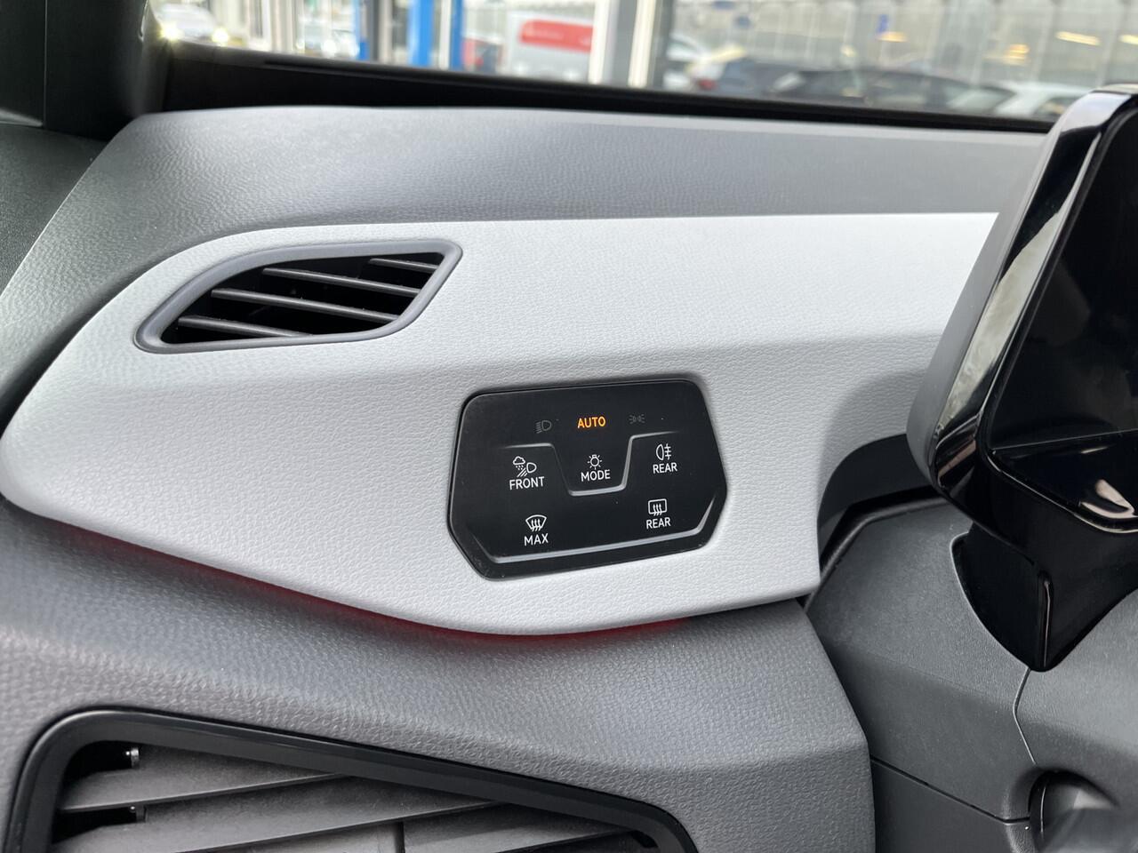 Volkswagen ID.3 First Plus 58 kWh / SOH 89%/ TREKHAAK/ CAMERA/ PARK. SENSOREN/ IQ. LIGHT/ DIGITAL DASHBOARD/ APP CONNECT/ BLUETOOTH/ NAVI/ CLIMA/ 19" LMV
