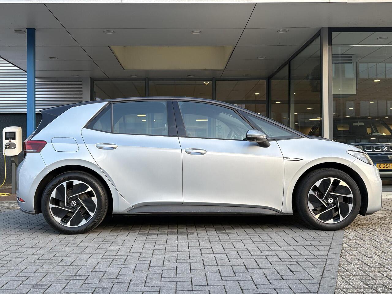 Volkswagen ID.3 Pro 58 kWh First Edition | 360 Camera | Stoel- & Stuurwielverwarming | Adaptive Cruise | Side Assist | Navi |