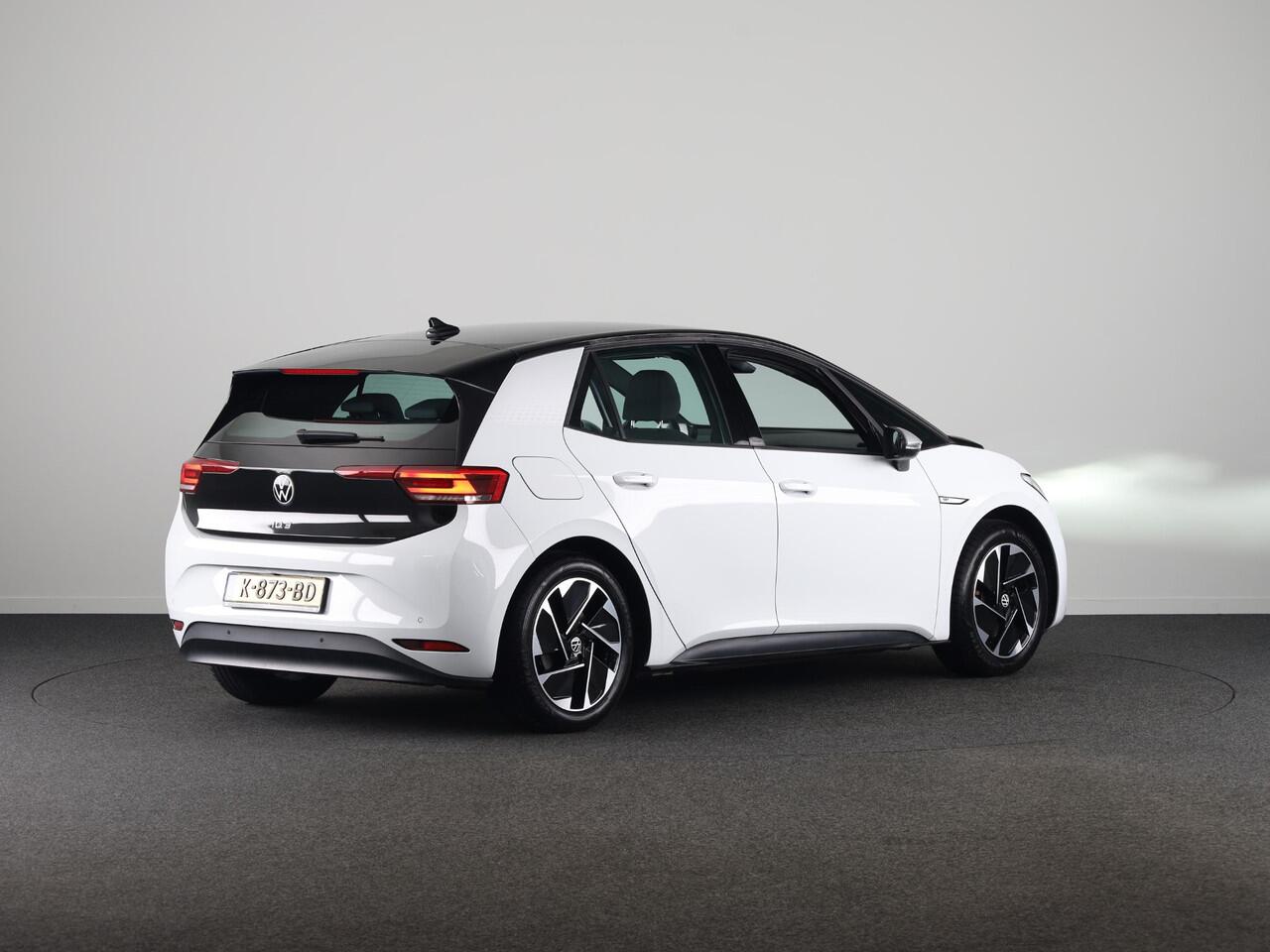 Volkswagen ID.3 First 58 kWh 204 PK | Steunhaak | Navigatie | Parkeersensoren | Stoelverwarming