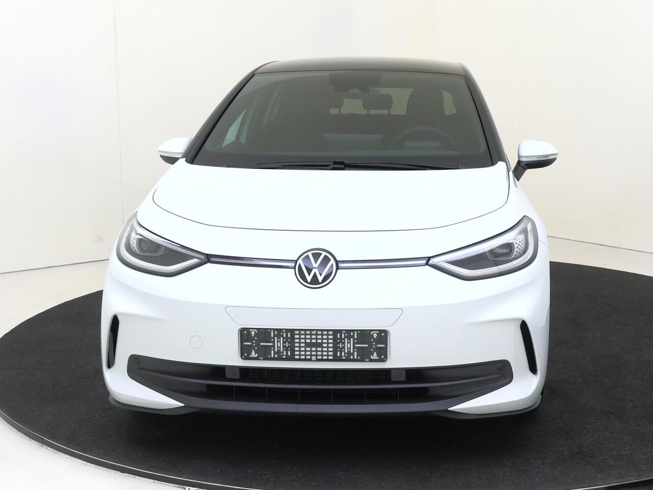 Volkswagen ID.3 Pro Business | Achterlichten LED, luxe uitgevoerd incl. dynamische knipperlichten | Airconditioning automatisch, 2-zone (Climatronic) | Buitenspiegels elektrisch instel-, verwarm- en inklapbaar