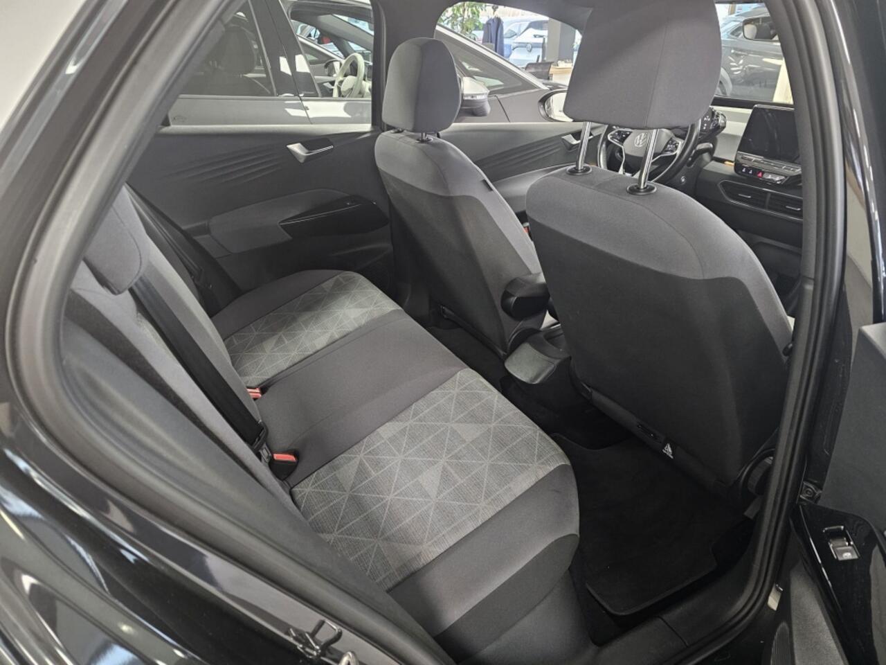 Volkswagen ID.3 First 58 kWh | Parkeersensoren | Stoelverwarming | Navi