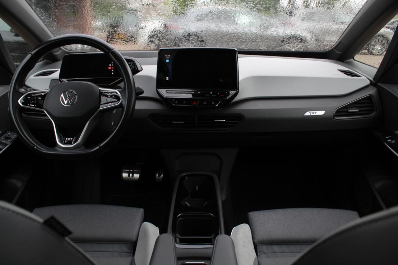 Volkswagen ID.3 First Max 58 kWh / SOH 92,8% / Full option! / Panoramadak / Camera / Head-up / Keyless / 20'' / ACC / Dodehoek / Elektr. stoelen / Massage / Navigatie / Stuurverwarming