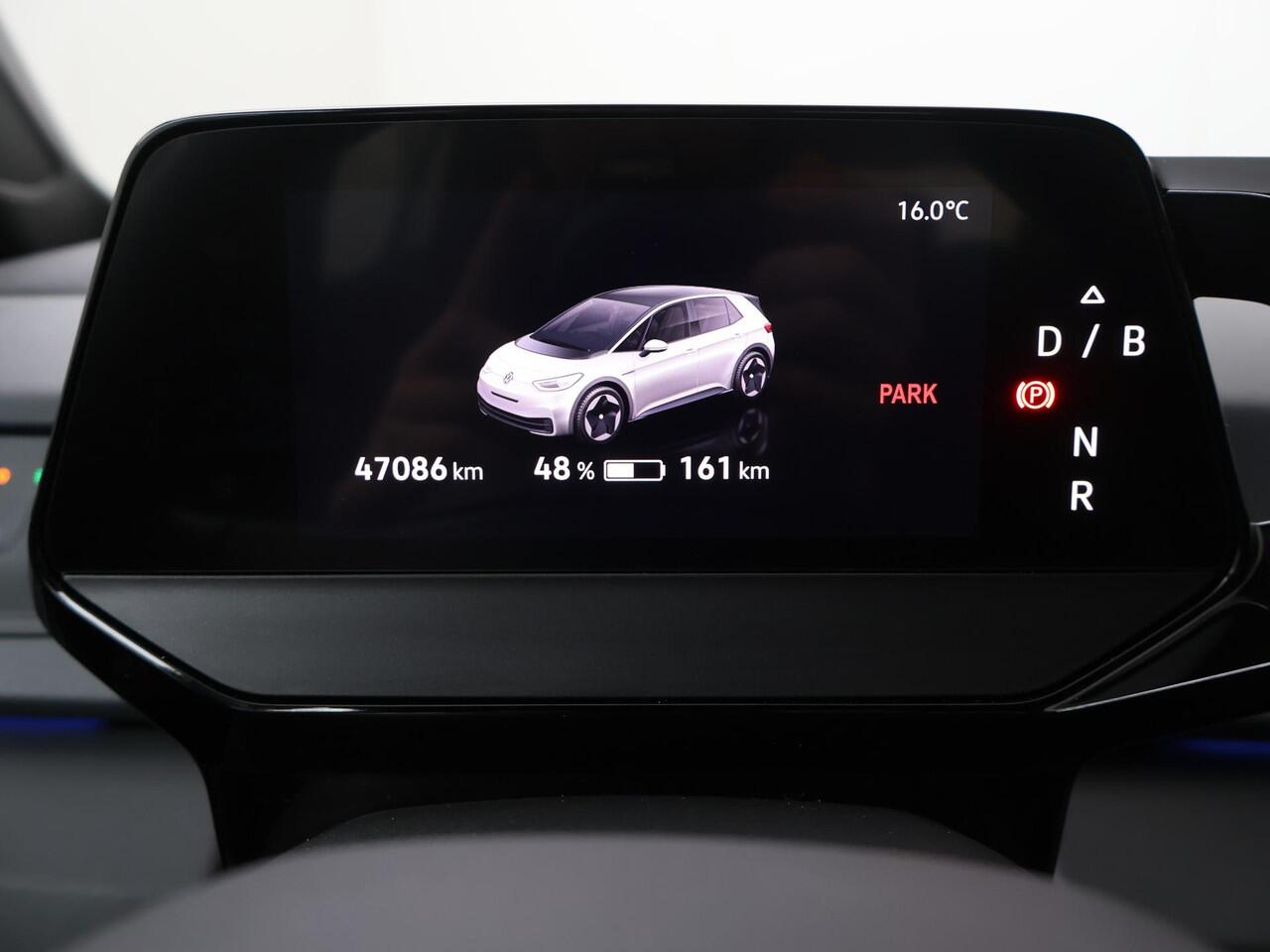 Volkswagen ID.3 Life 58 kWh | 204 PK | Climate control | Adaptive cruise control | Navigatiesysteem |