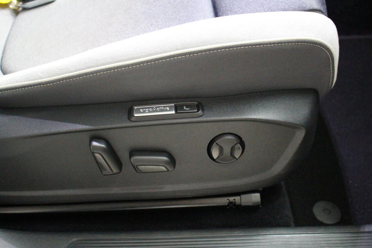 Volkswagen ID.3 Tech 58 kWh | 150kW / 204 PK Panoramadak | El. stoelverstelling | Camera | Warmtepomp | 92% SOH