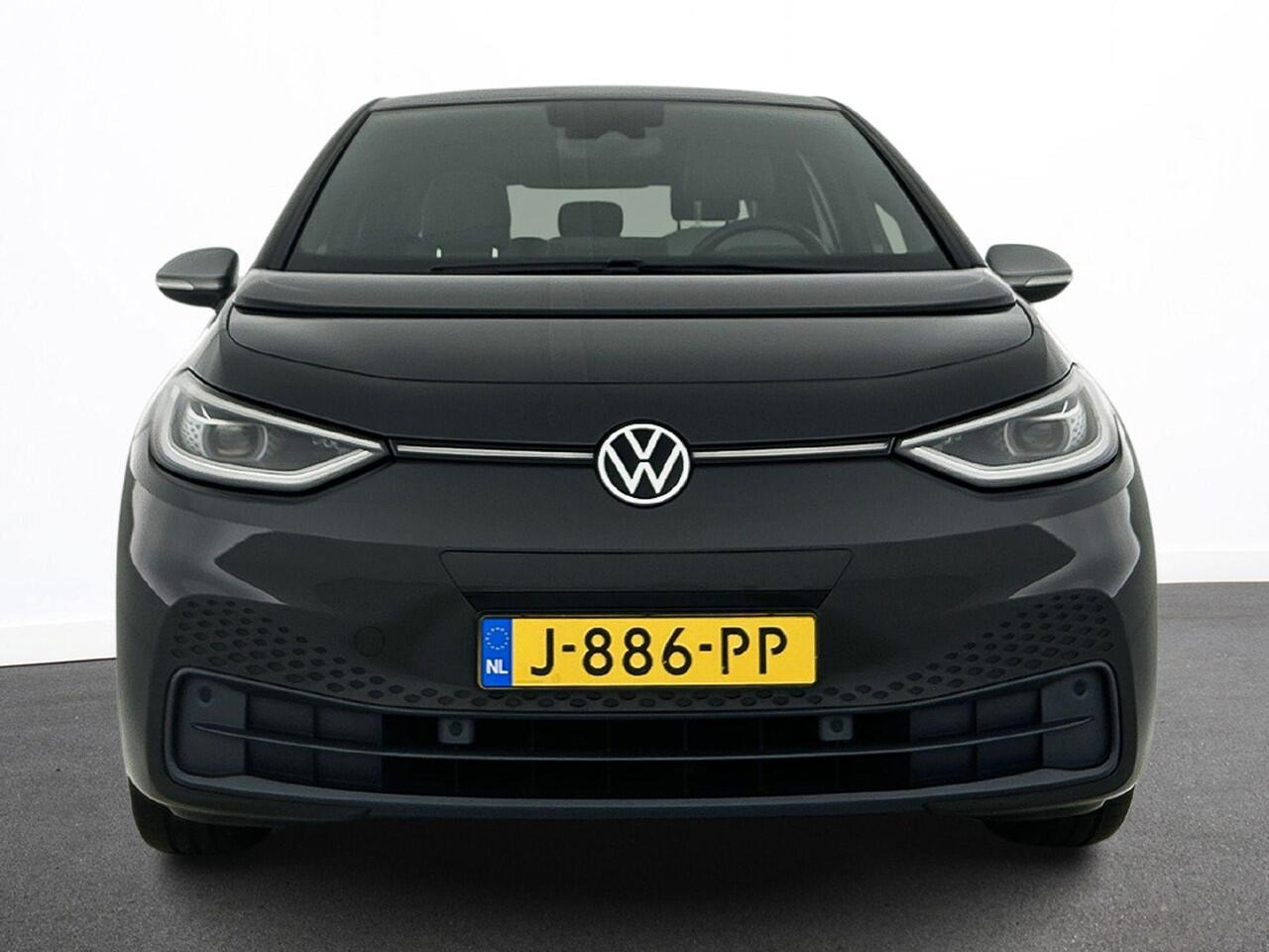 Volkswagen ID.3 First Plus 58 kWh | Navigatie | Apple Carplay/Android Auto | Camera | Parkeersensoren | Adaptive Cruise Control | Full LED Matrix | Stoel- en stuurverwarming | Lichtmetalen velgen | Climate Control