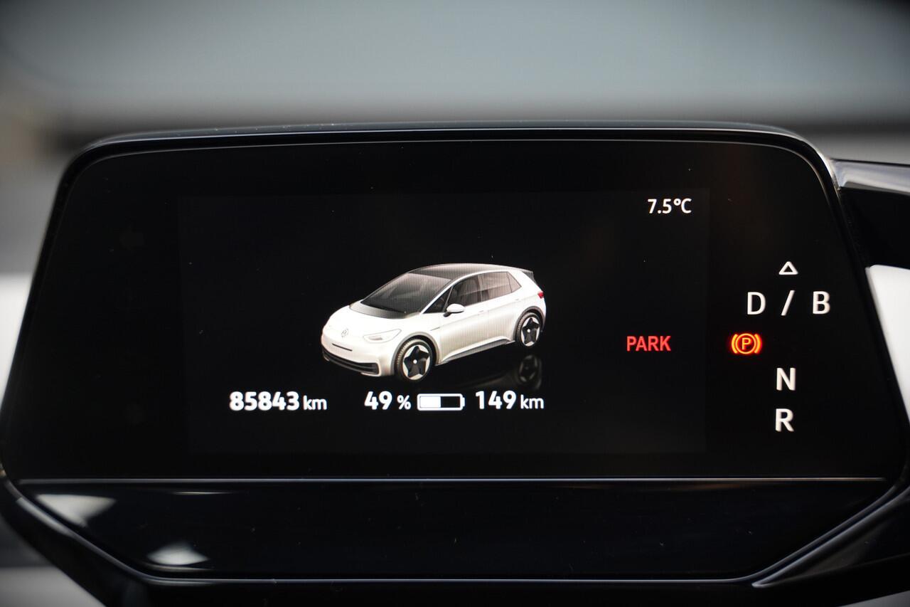 Volkswagen ID.3 First Plus 58 kWh | Stoelverwarming | Stuurverwarming | Camera | Adaptive Cruise Control | Navigatie | Standkachel | Keyless | Parkeersensoren | LED | Apple Carplay | BTW |