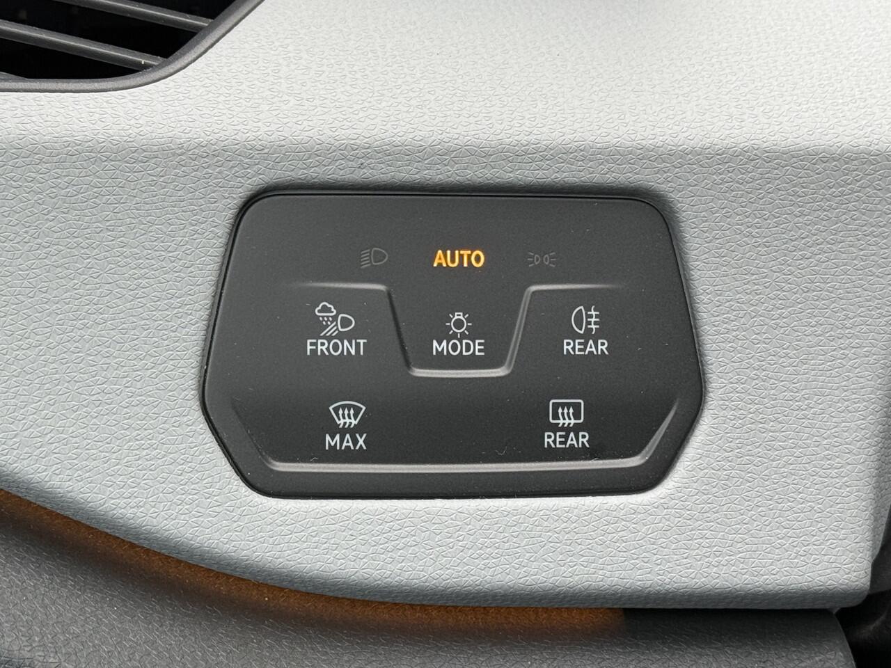 Volkswagen ID.3 BWJ 2020 First Max 204 PK 58 kWh TREKHAAK | PANO | HEAD UP | MATRIX LED IQ | NAVI DISCOVER PRO | ADAPTIVE CRUISE | ELEKTR. VERST. STOELEN + MASSAGE + VERWARMD | CAMERA | CARPLAY + ANDROID | CLIMA | LMV | PDC