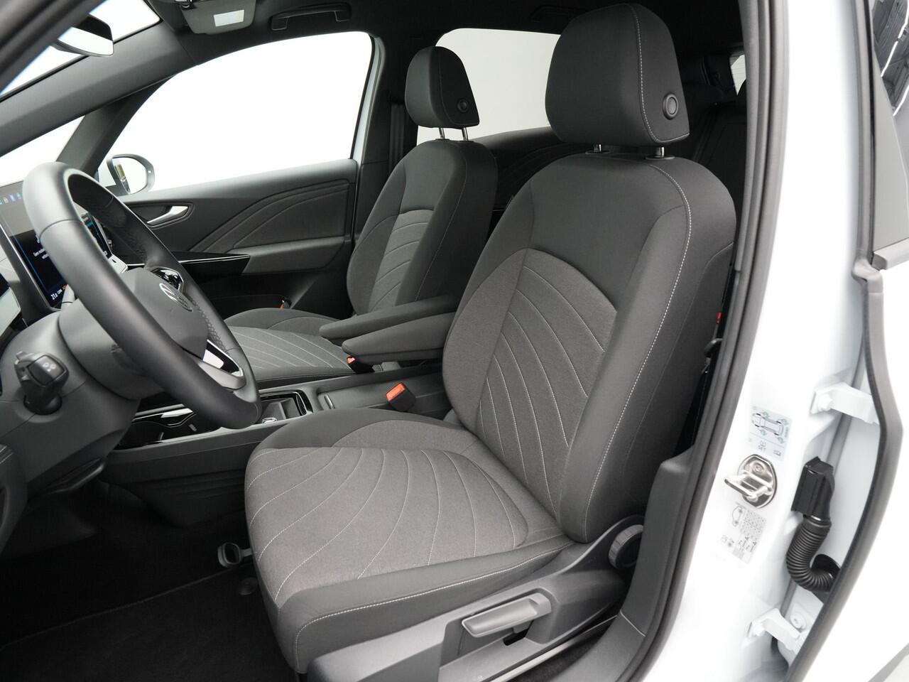 Volkswagen ID.3 Pure Oranje Edition 52 kWh 19"velgen privacy glass Led Navigatie 281