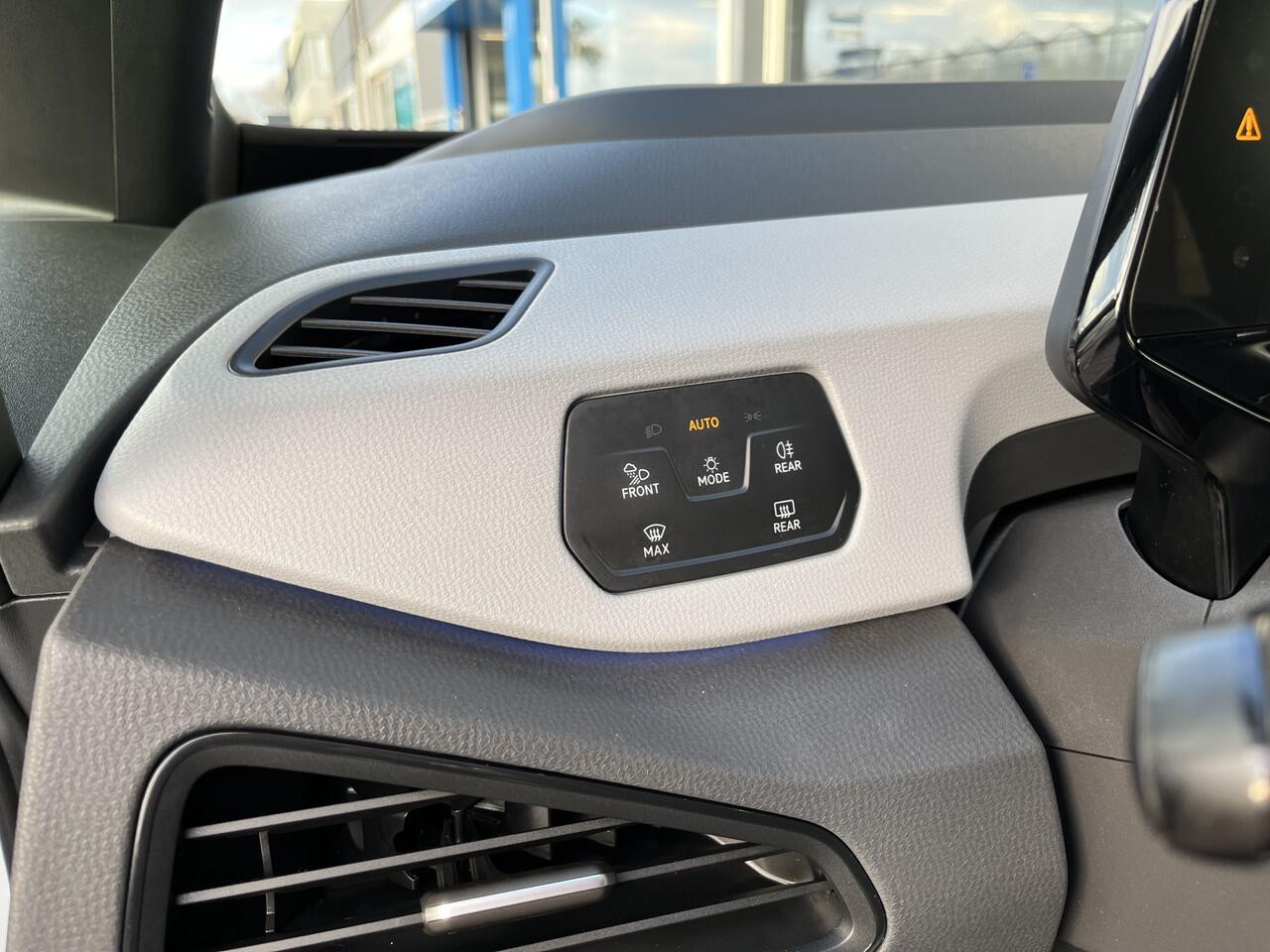 Volkswagen ID.3 First Max 58 kWh / TREKHAAK/ PANO/ CAMERA/ PARK. SENSOREN/ IQ. LIGHT/ ERGO ACTIVE STOELEN/ STOELVERWARM./ NAVI/ CLIMA/ 20" LMV