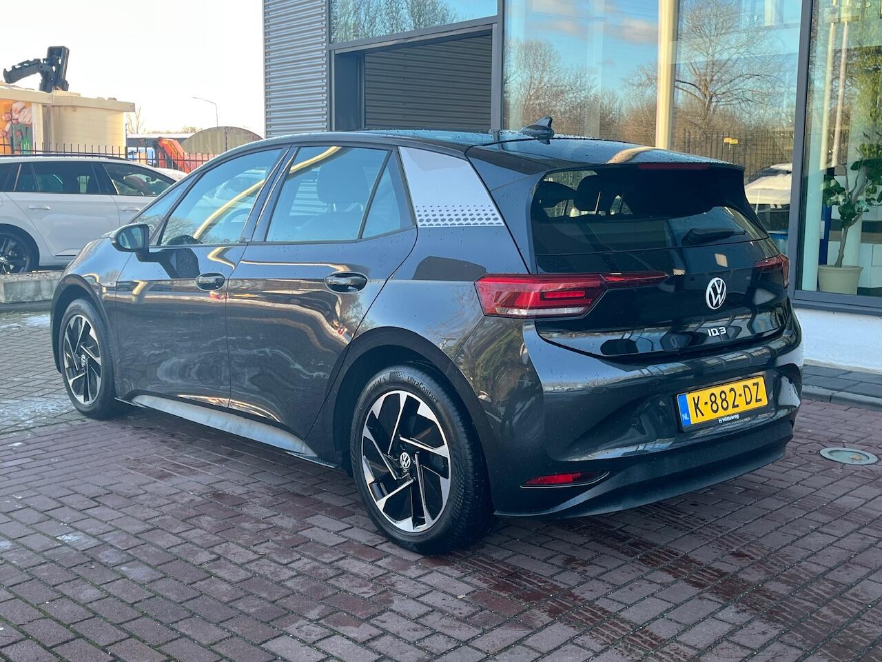 Volkswagen ID.3 First 58 kWh / Stoelverwarming / Navigatie / 18'' LMV