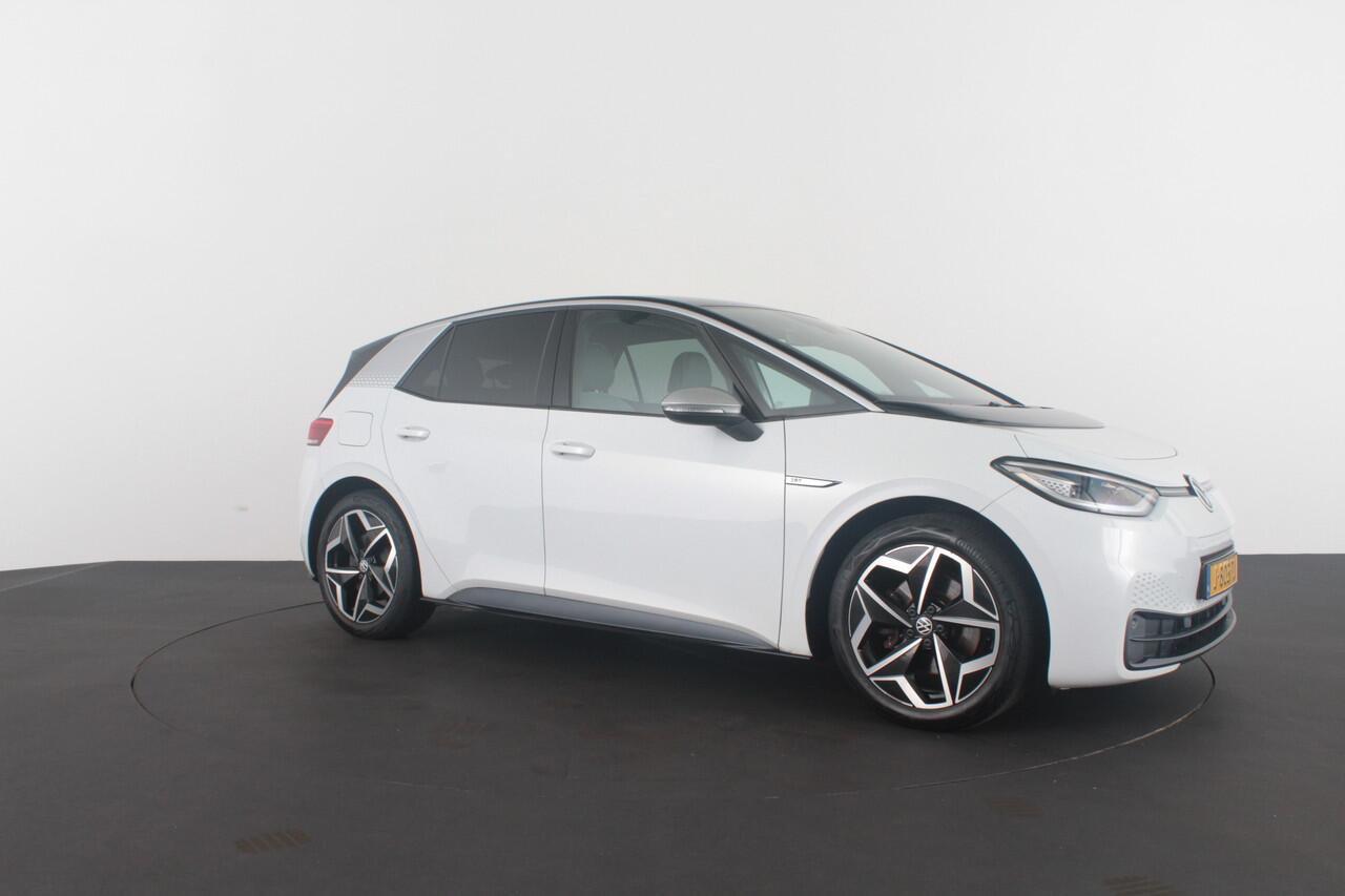 Volkswagen ID.3 First Plus 58 kWh > 204pk/Camera/Matrix-LED/Glacier White met zwart dak