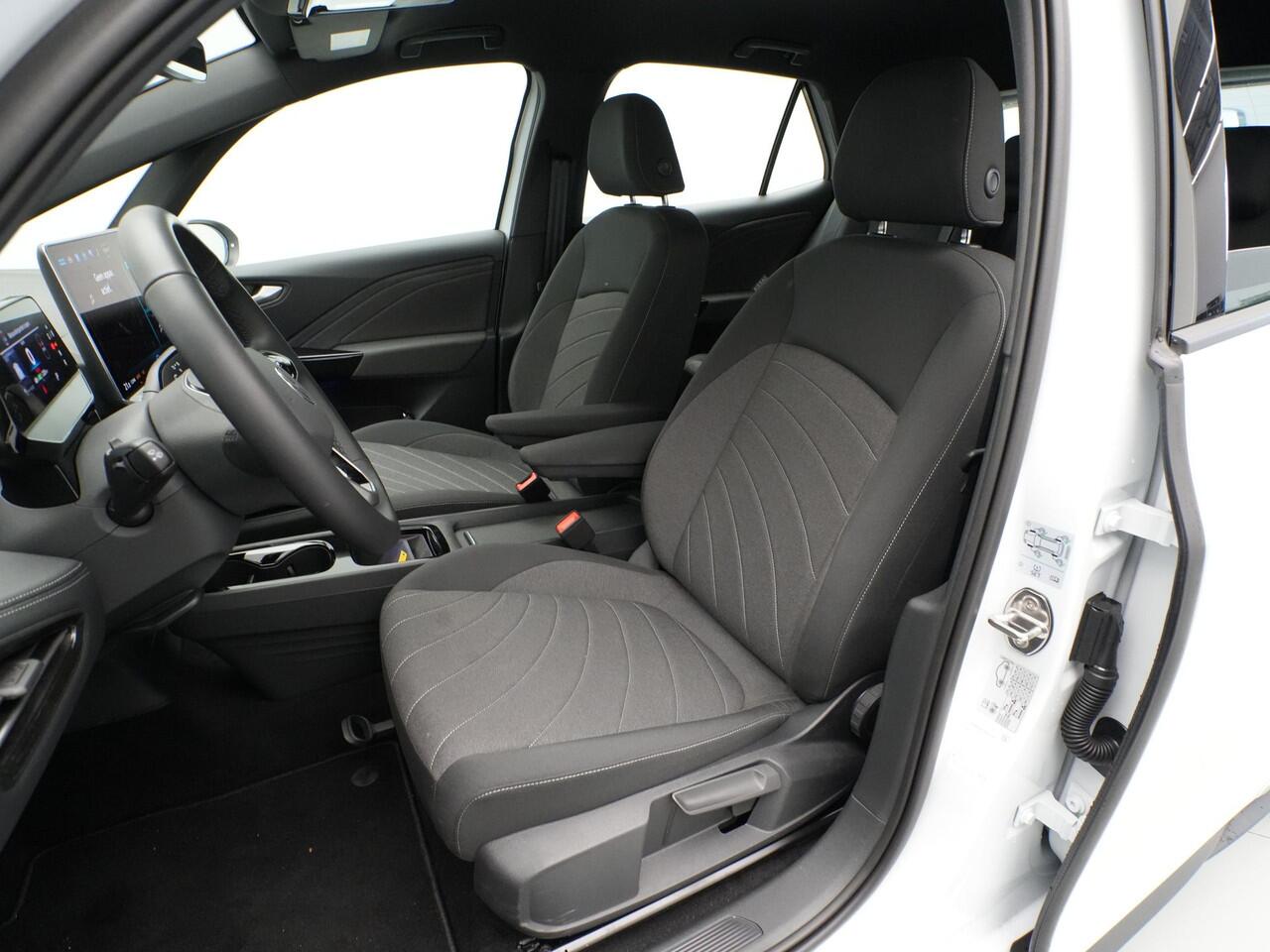 Volkswagen ID.3 Pure Oranje Edition 52 kWh Navigatie 19"velgen Privacy glas Les Pdc 253