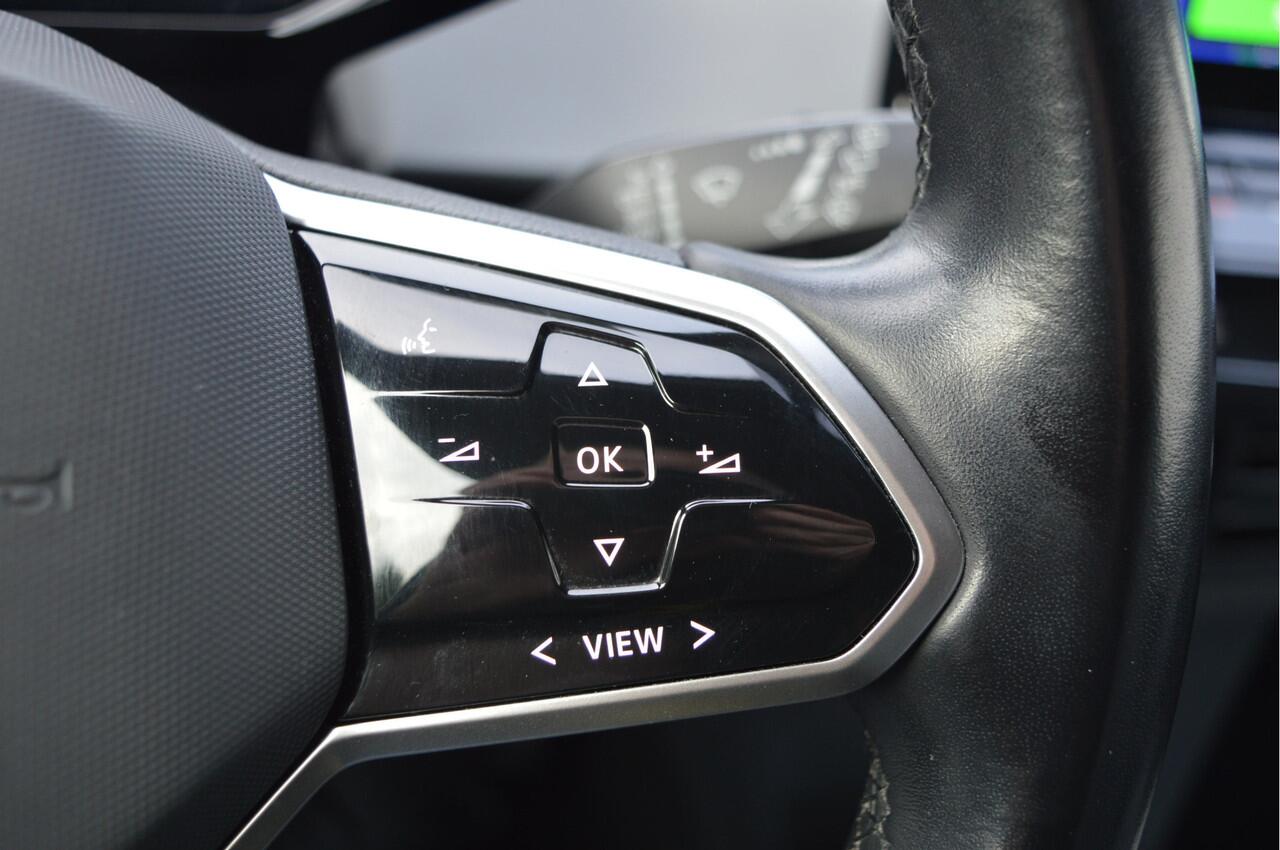 Volkswagen ID.3 First Plus 58 kWh NL-Auto / 19" / SOH 89% / Led matrix / Clima / Keyless / Apple,android