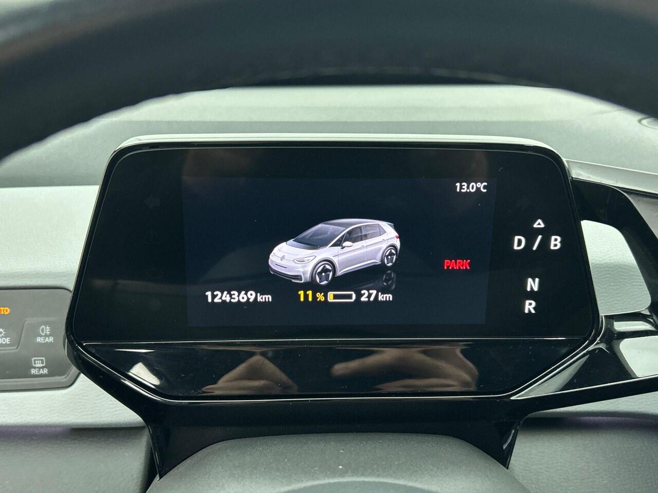 Volkswagen ID.3 First Plus 58 kWh Airco Navi Carplay 19" LM Velgen Adaptive Cruise Control LED Matrix IQ Light DAB+ Alcantara PDC VA + Camera Stoel/Stuurwielverwarming