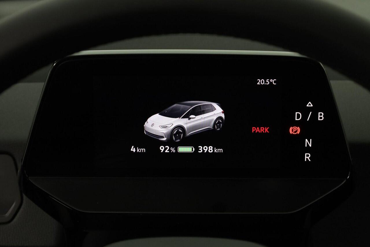 Volkswagen ID.3 Pro Business 59 kWh 150 kW / 204 pk | IQ Light | Achteruitrijcamera | Navigatie | 18 inch