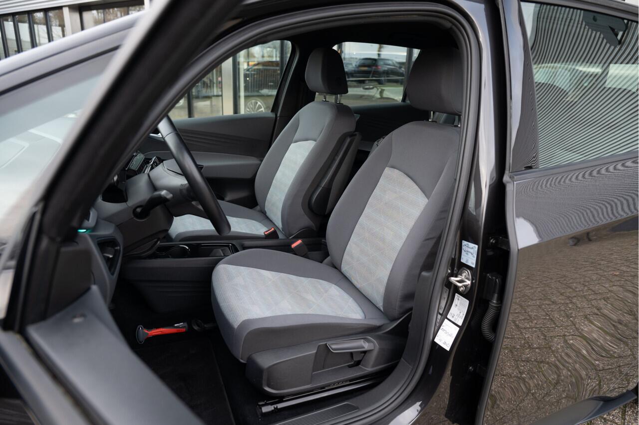 Volkswagen ID.3 First 58 kWh | Adapt. Cruise | Navi | Stoelverw. | PDC V+A | 18"