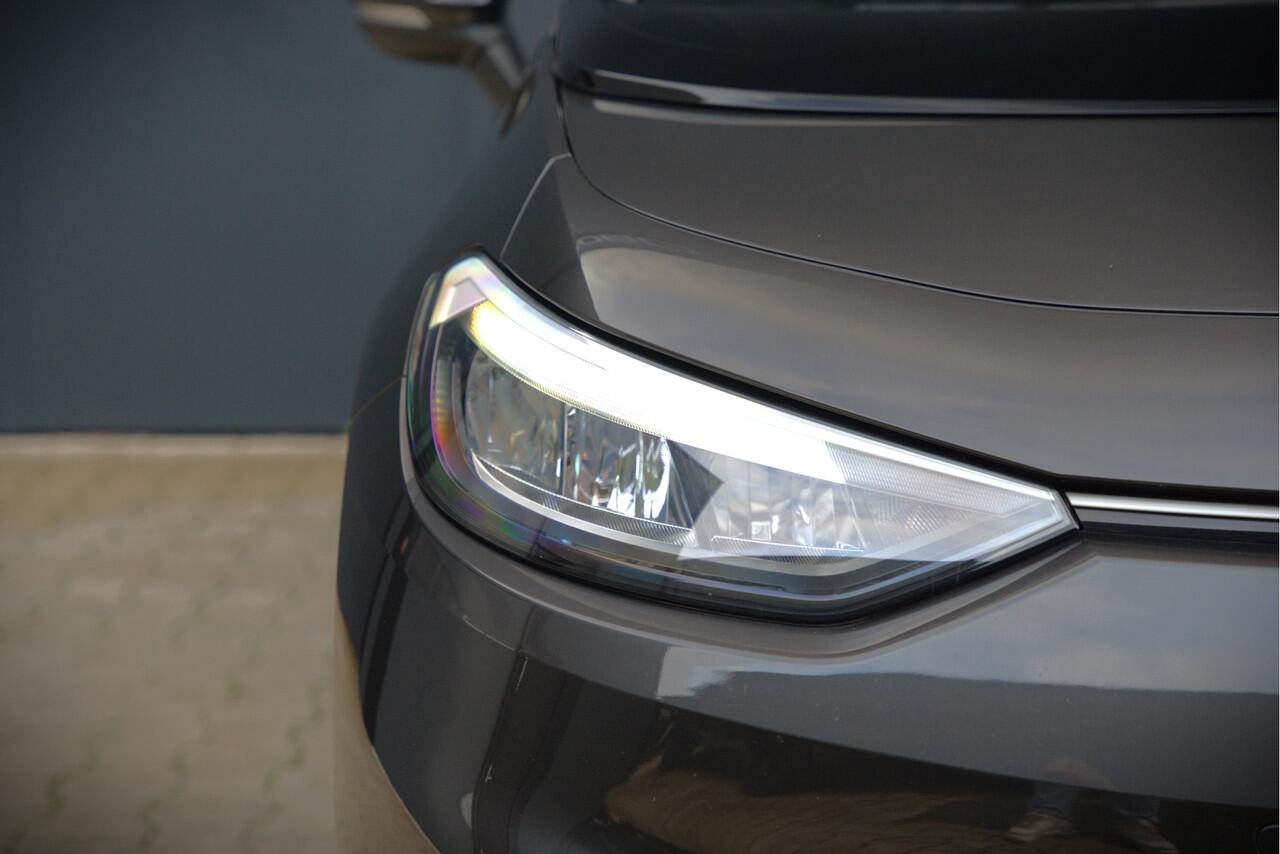 Volkswagen ID.3 Life 58 kWh | Stoelverwarming | Stuurverwarming | Adaptive Cruise Control | Navigatie | Standkachel | Keyless | Parkeersensoren | LED | Apple Carplay | BTW |