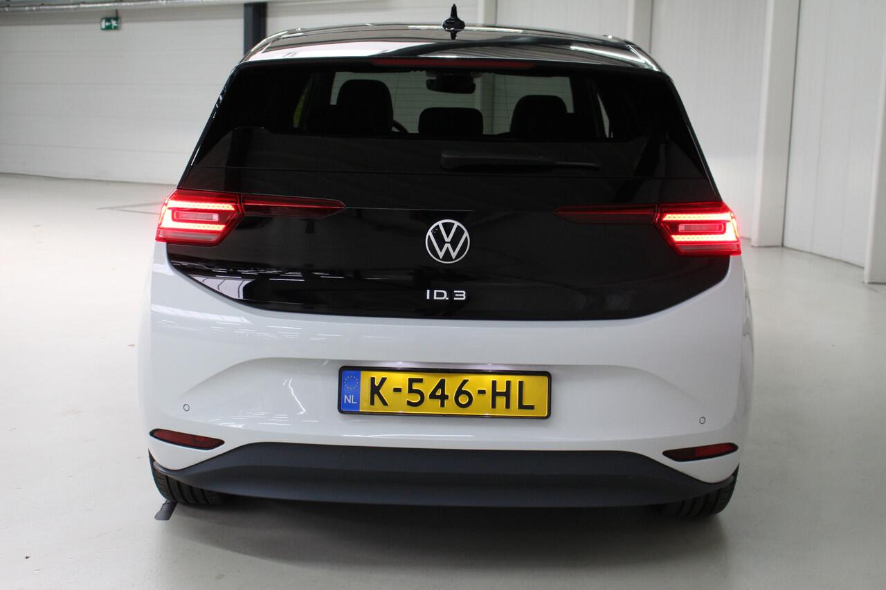 Volkswagen ID.3 First Max 58 kWh Panoramadak | Camera | El. stoelverstelling + massage | IQ-Light