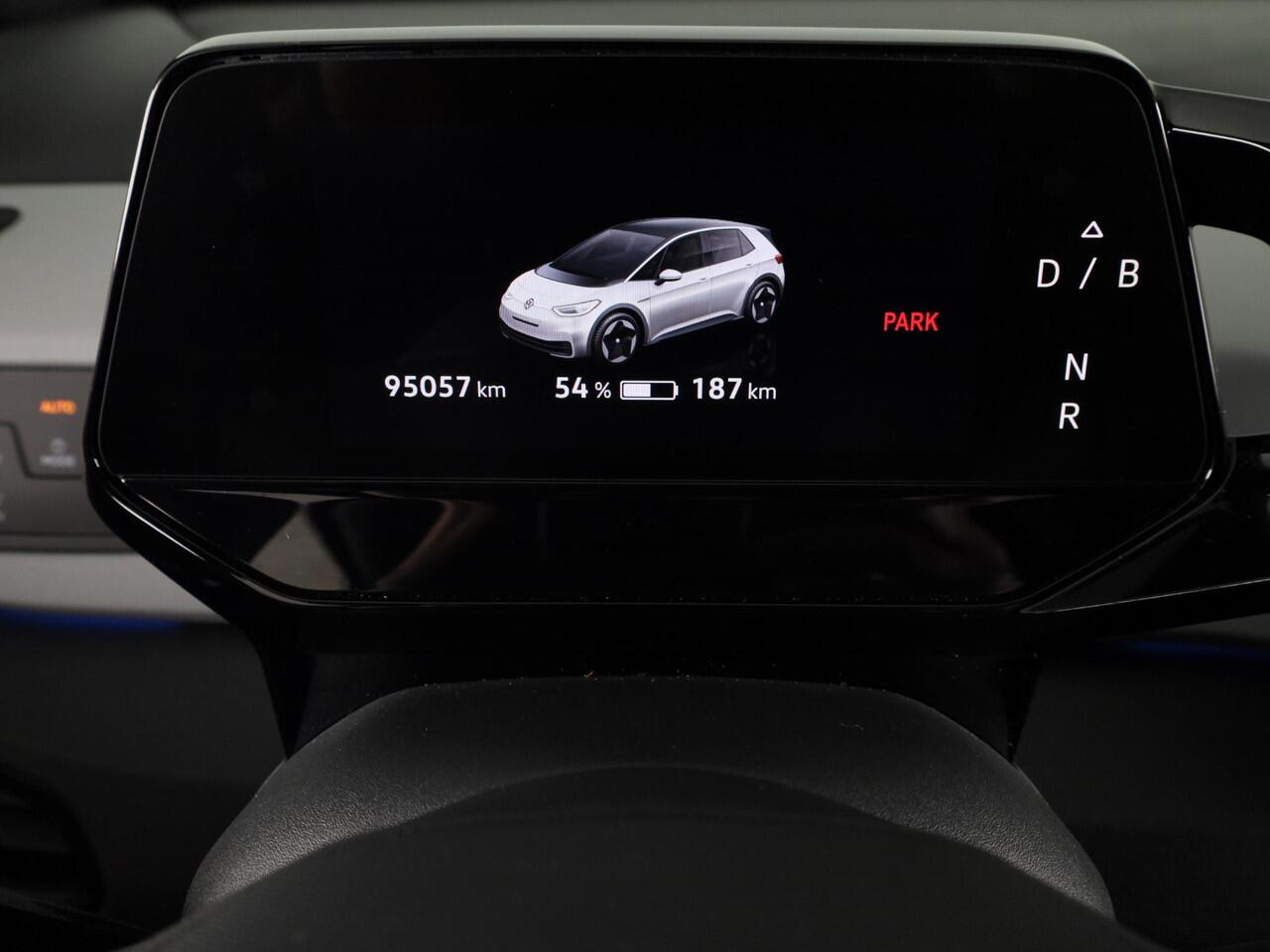 Volkswagen ID.3 First Plus 58 kWh 204 PK | Navigatie | Parkeersensoren | Camera | Led lampen