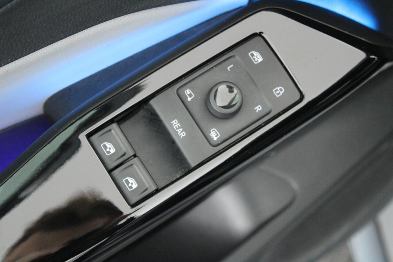 Volkswagen ID.3 First Plus 58 kWh 204pk SOH 87% Camera Matrix Adaptive Cruise Navigatie Stoel+stuurverwarming