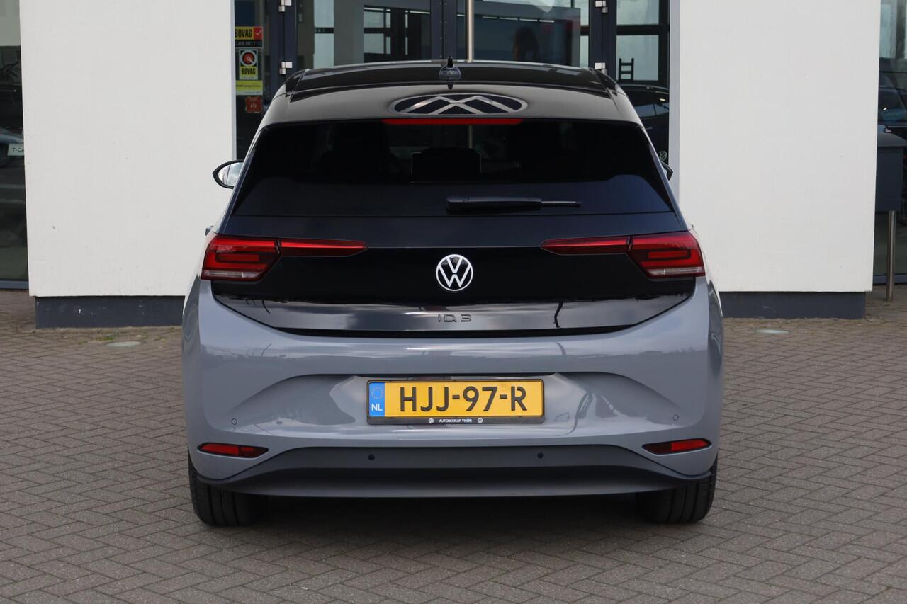 Volkswagen ID.3 Black Edition 52 kWh 170PK / 125kW Apple Carplay & Android Auto, verwarmbare voorstoelen, LED koplampen, navigatie (Discover Pro), comfortstoelen, DAB+, draadloos telefoon laden, rijstrookbehoud assistent (Lane Assist), extra getint glas achter, verkeerst