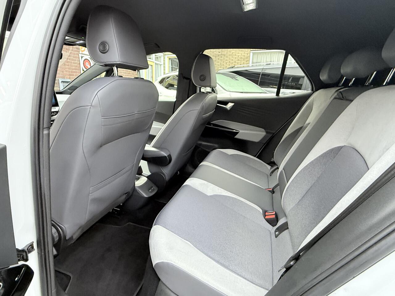 Volkswagen ID.3 First Plus 58 kWh SOH 91.6%,Camera, Trekhaak, 19''Lmv