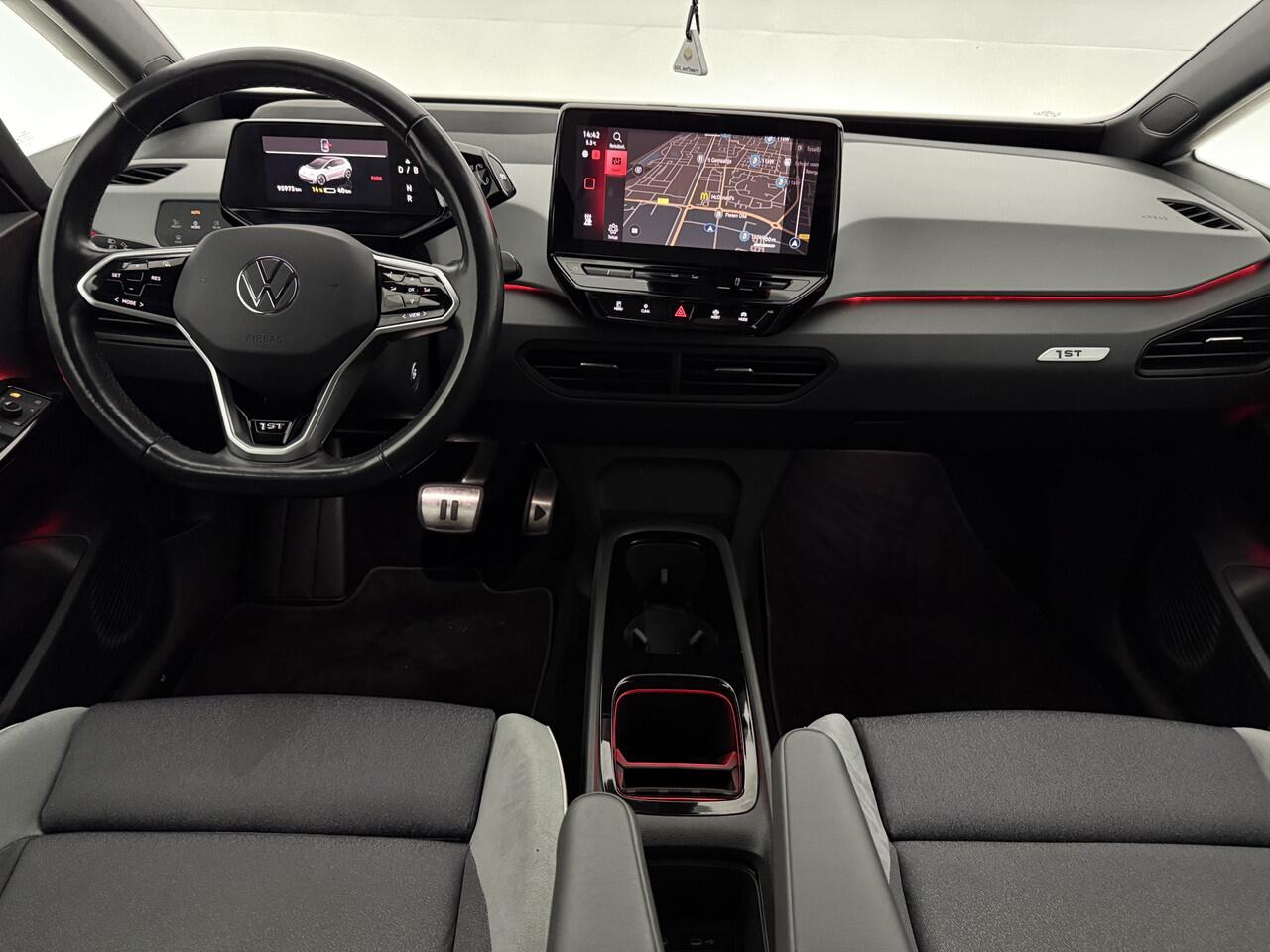Volkswagen ID.3 First Max 58 kWh | SOH 94% | Snelladen | IQ Lights | Virtual | Pano | Adap. Cruise | Massage | HuD | Camera | Sfeer | Carplay | Stoel/Stuur verw. | NAP