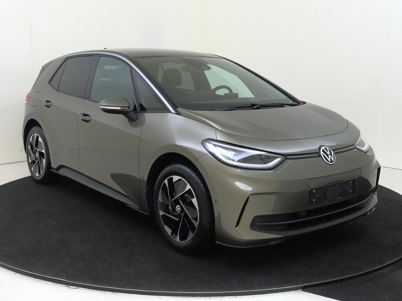 Volkswagen ID.3 Pro Business | Achterlichten LED, luxe uitgevoerd incl. dynamische knipperlichten | Airconditioning automatisch, 2-zone (Climatronic) | Buitenspiegels elektrisch instel-, verwarm- en inklapbaar