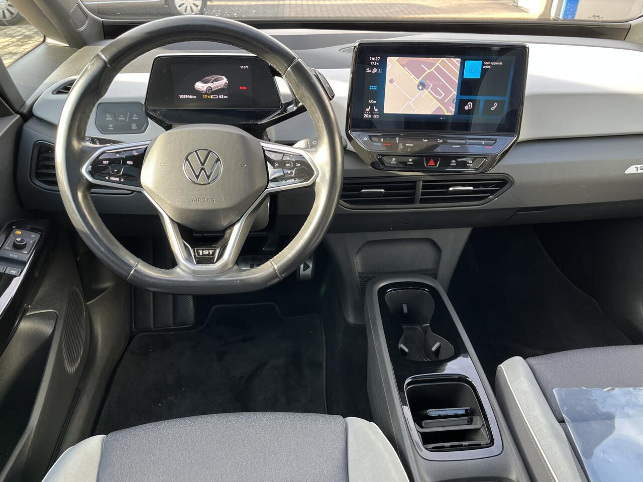 Volkswagen ID.3 First Max 58 kWh / PANO/ CAMERA/ PARK. SENSOREN/ IQ. LIGHT/ ERGO ACTIVE/ NAVI/ CLIMA/ STOELVERWARM./