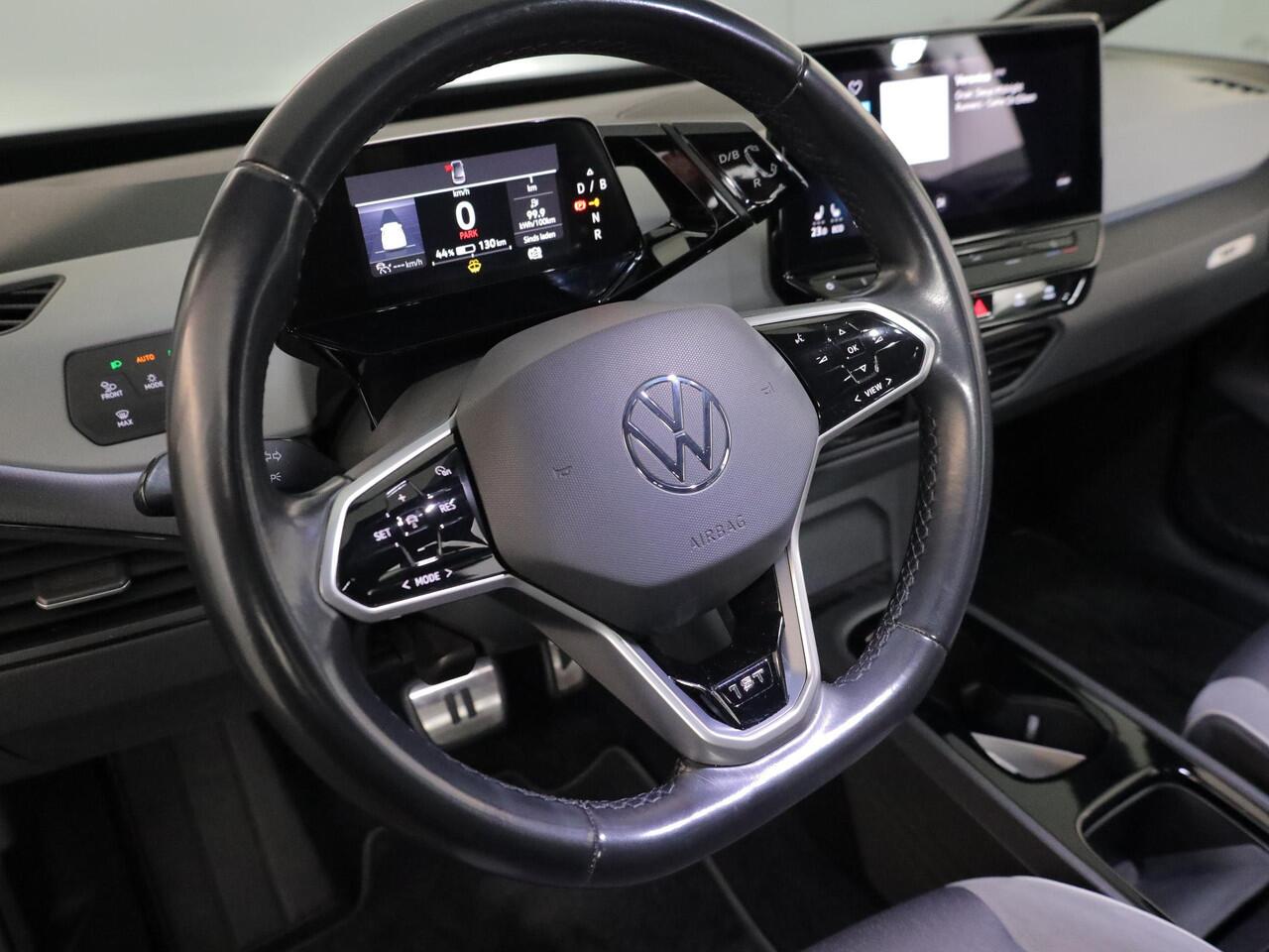 Volkswagen ID.3 First Plus 58 kWh 204 pk | Navigatie | Parkeersensoren | Achteruitrijcamera | Stoelverwarming | Apple Carplay/Android Auto | SOH89%