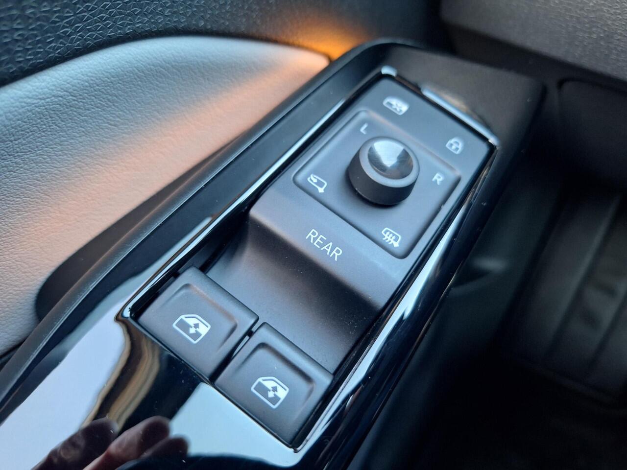 Volkswagen ID.3 First Plus 204pk 58 kWh / LED / Navigatie / Camera / App-Connect / 19" LMV