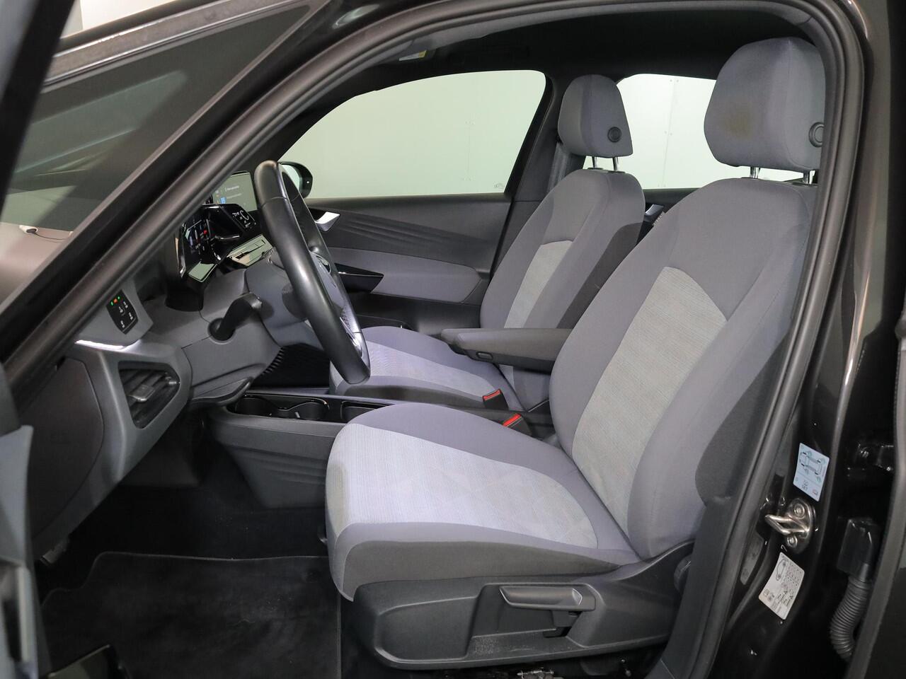 Volkswagen ID.3 First 58 kWh 204 pk | Navigatie | Parkeersensoren | Adaptieve cruise control | Stoelverwarming | Apple Carplay/Android Auto |