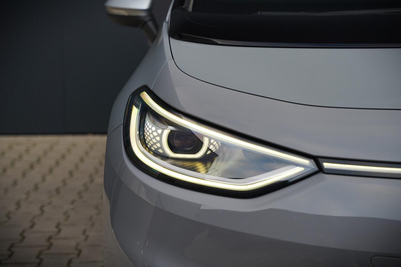 Volkswagen ID.3 First Plus 58 kWh | Stoelverwarming | Stuurverwarming | Camera | Adaptive Cruise Control | Navigatie | Standkachel | Keyless | Parkeersensoren | LED | Apple Carplay | BTW |