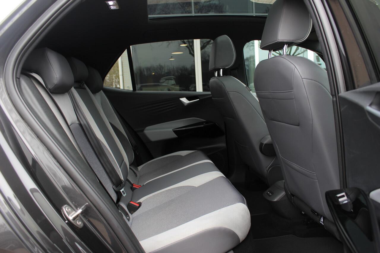 Volkswagen ID.3 First Max 58 kWh / SOH 92,8% / Full option! / Panoramadak / Camera / Head-up / Keyless / 20'' / ACC / Dodehoek / Elektr. stoelen / Massage / Navigatie / Stuurverwarming