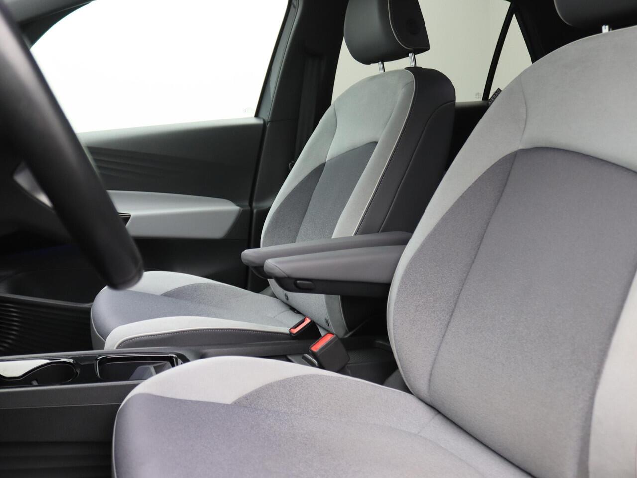 Volkswagen ID.3 First Plus 58 kWh 204PK Aut. Adaptieve Cruise Controle, Achteruitrijcamera, Keyless, Matrix LED-verlichting, Navi, Clima, Stoel-Stuurverwarming, 19" LM Velgen