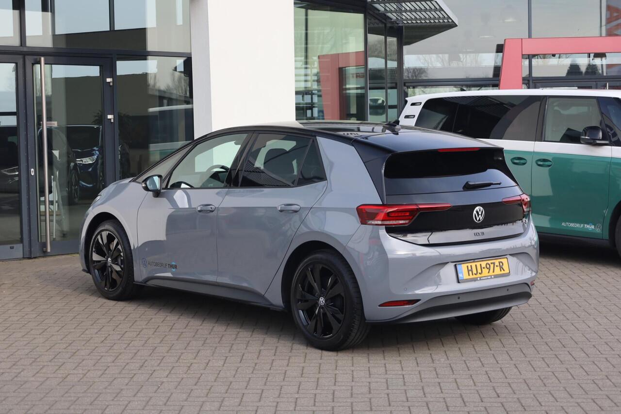 Volkswagen ID.3 Black Edition 52 kWh 170PK / 125kW Apple Carplay & Android Auto, verwarmbare voorstoelen, LED koplampen, navigatie (Discover Pro), comfortstoelen, DAB+, draadloos telefoon laden, rijstrookbehoud assistent (Lane Assist), extra getint glas achter, verkeerst