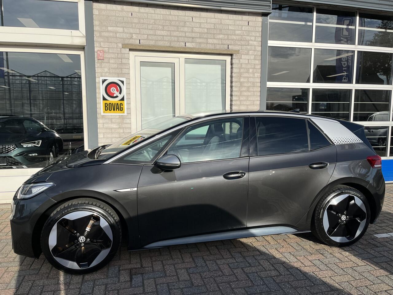 Volkswagen ID.3 First Max 58 kWh / PANO/ CAMERA/ PARK. SENSOREN/ IQ. LIGHT/ ERGO ACTIVE/ NAVI/ CLIMA/ STOELVERWARM./