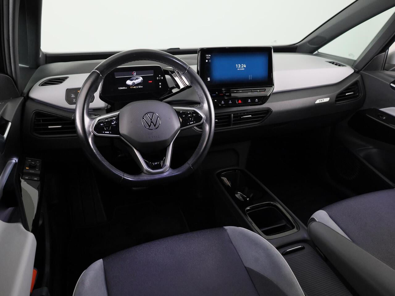 Volkswagen ID.3 First Plus 58 kWh 204 pk | Navigatie | Parkeersensoren | Achteruitrijcamera | Stoelverwarming | Apple Carplay/Android Auto | Matrix LED koplampen |