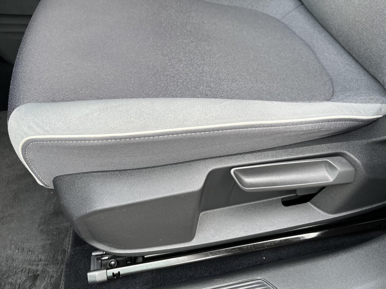 Volkswagen ID.3 First Plus 58 kWh / SOH 89%/ TREKHAAK/ CAMERA/ PARK. SENSOREN/ IQ. LIGHT/ DIGITAL DASHBOARD/ APP CONNECT/ BLUETOOTH/ NAVI/ CLIMA/ 19" LMV