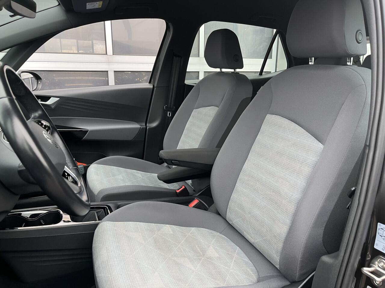 Volkswagen ID.3 First 58 kWh / PARK. SENSOREN/ LED/ NAVI/ STUUR-STOELVERWARM./ ADAPT. CRUISE/ CLIMA/ 18" LMV